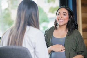 Social Worker In Conversation With Pregnant Mother